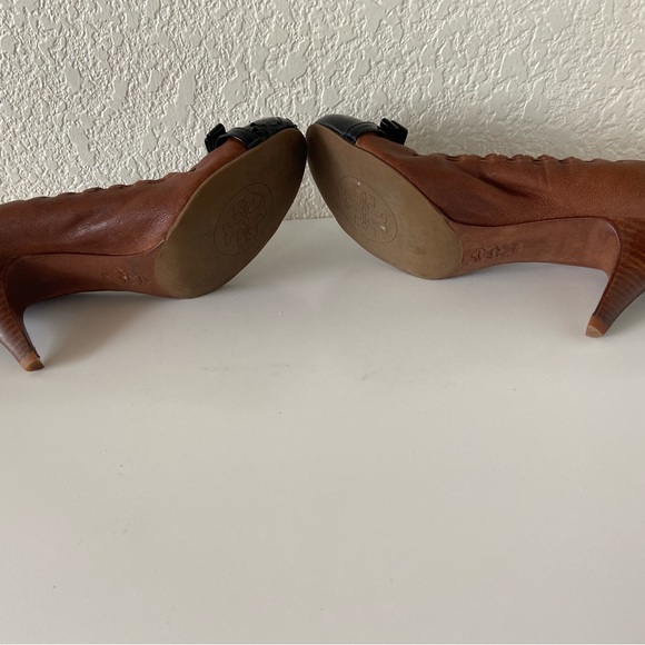 Tory Burch Size 8 Leather Colorblock Pattern brown/black Pumps heels - Picture 3 of 5